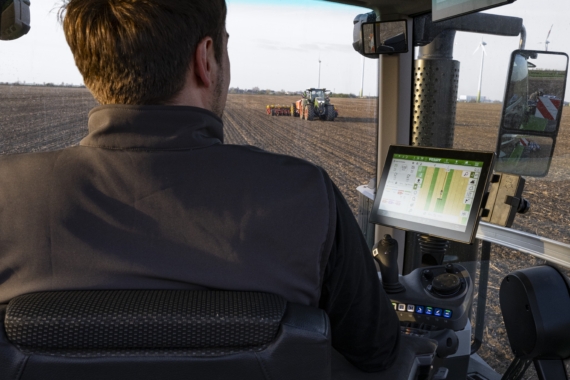 Fendt_111_FeatureMoment4-1000Vario-portrait_original